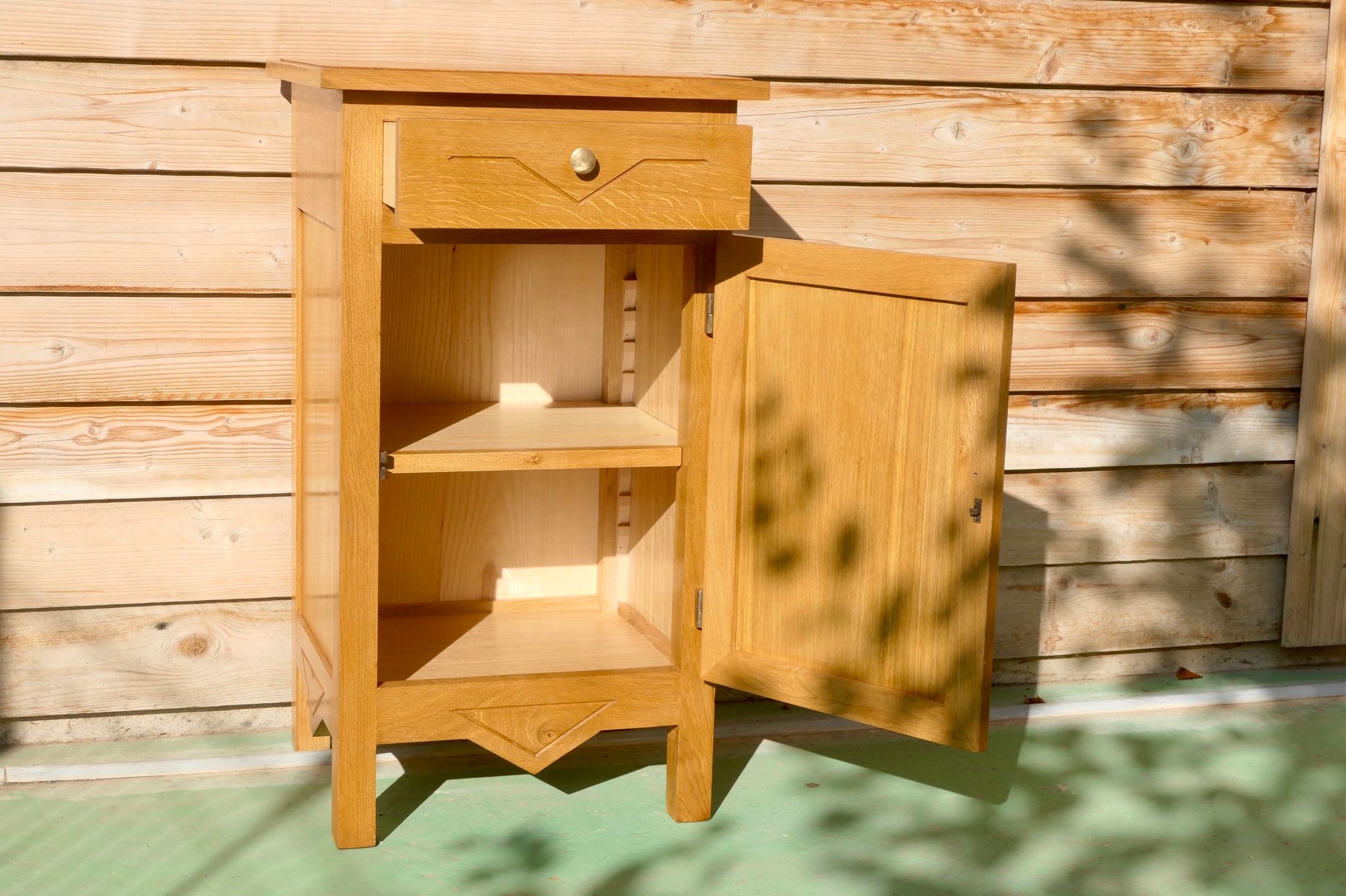 table de nuit par Blandine ébéniste de boisenbois