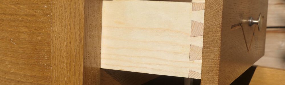 tiroir table de nuit par Blandine ébéniste de boisenbois